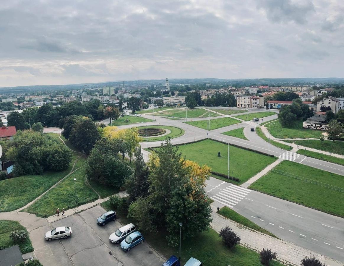 Mieszkanie W Centrum Miasta Ostrowiec Świętokrzyski المظهر الخارجي الصورة